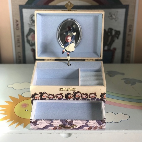Vintage Dancing Musical Raggedy Ann Jewelry Box - Picture 4 of 9